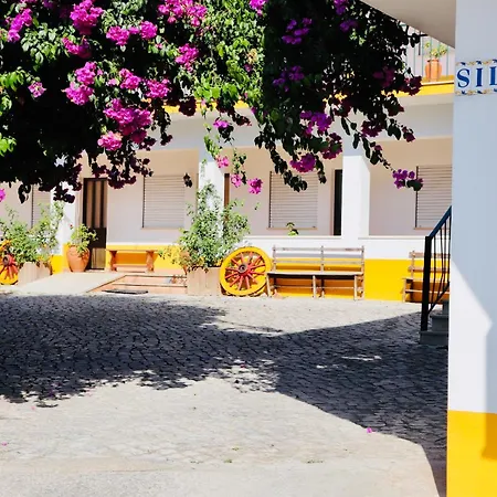Guest house Costa Brava Alojamento Benedita