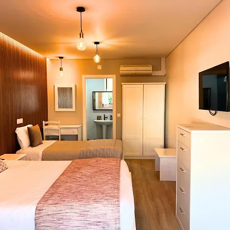 Guest house Costa Brava Alojamento Benedita