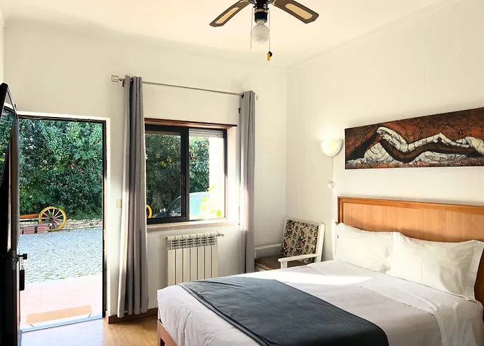 Guest house Costa Brava Alojamento Benedita